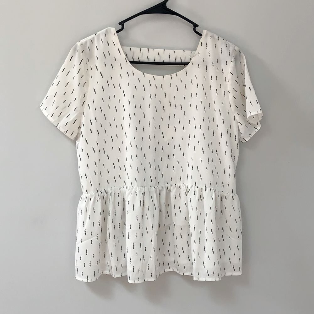 J.O.A Open Back Lightning Elastic Waist Blouse Top